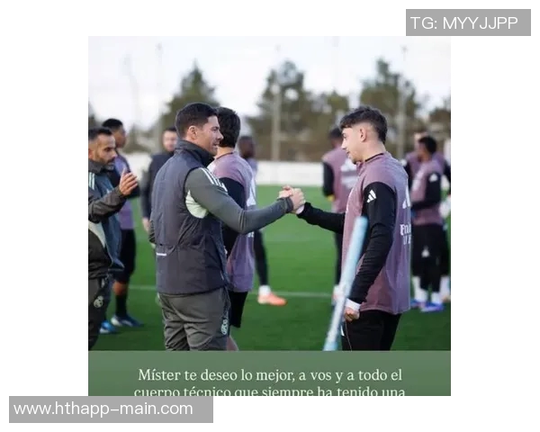 皇马举行圣诞公开训练姆巴佩与球迷亲密互动签名合影